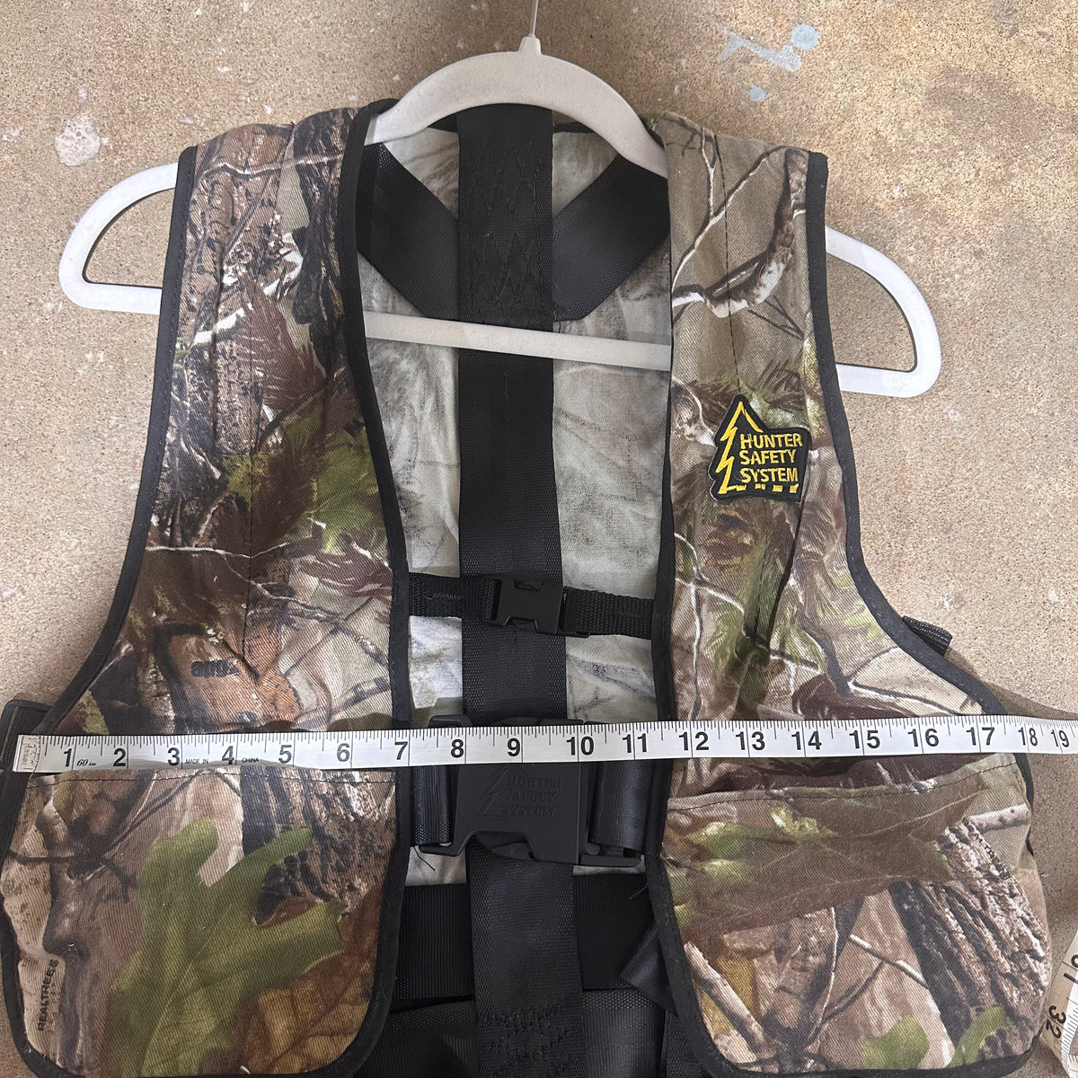 Realtree Hunter Safety System Vest Camoretro