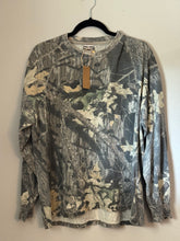 Load image into Gallery viewer, 00’s Jerzees Mossy Oak Breakup Pocket Shirt (L)