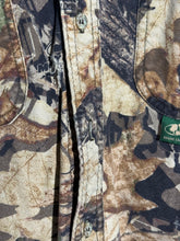 Load image into Gallery viewer, 00’s Mossy Oak Forrest Floor Shirt (M)