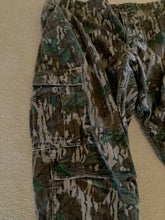 Load image into Gallery viewer, Vintage Mossy Oak Greenleaf Cargo Pants OLD