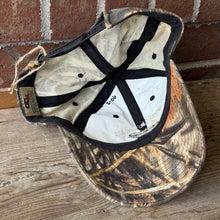 Load image into Gallery viewer, 00’s Feather Farms Realtree Hat