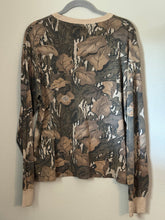 Load image into Gallery viewer, 90’s Mossy Oak Fall Foliage Shirt (L) 🇺🇸