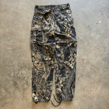 Load image into Gallery viewer, Vintage Mossy Oak Breakup Camo Adjustable Waist Zip Off Pants (S)