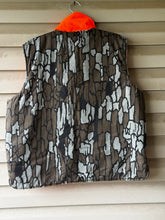 Load image into Gallery viewer, 80’s Trebark Reversible Vest (L)