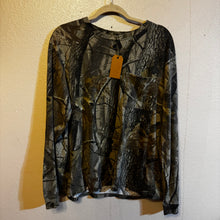 Load image into Gallery viewer, 00’s Outfitter Ridge Realtree Hardwoods Pocket Shirt (M)
