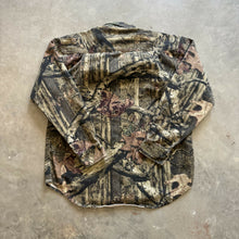 Load image into Gallery viewer, 2000’s Mossy Oak Breakup Camo Button-Up Shirt (L)