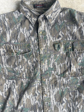 Load image into Gallery viewer, Vintage Browning Mossy Oak Greenleaf Camo Short Sleeve Button-Up Shirt (L/XL)