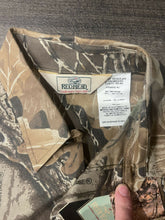 Load image into Gallery viewer, Vintage Realtree Advantage Camo Button Up Shirt (L)