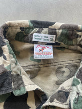 Load image into Gallery viewer, Vintage Duck Camo Chamois Shirt (XL)