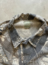 Load image into Gallery viewer, Vintage Realtree Hardwoods Camo 4-Pocket Jacket (2XL)