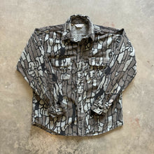 Load image into Gallery viewer, Vintage Trebark Camo Chamois Shirt (L)