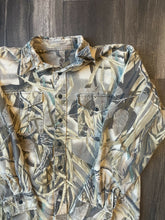 Load image into Gallery viewer, Vintage Realtree Advantage Wetlands Camo Button Up Shirt (M)