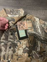 Load image into Gallery viewer, Vintage Realtree Advantage Camo Button Up Shirt (L)