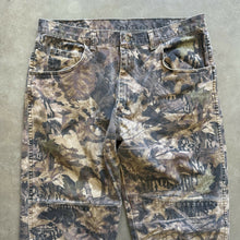 Load image into Gallery viewer, Vintage Denim Mossy Oak Forest Floor Camo Pants (L)