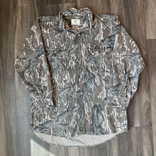 Load image into Gallery viewer, 1990’s Mossy Oak Treestand Camo Chamois Shirt (M)