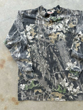 Load image into Gallery viewer, Vintage MossyOak Breakup Camo Henley (M/L)