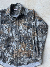 Load image into Gallery viewer, Vintage Realtree Camo Chamois Shirt (L)