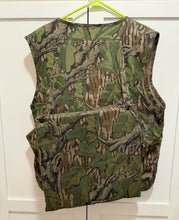 Load image into Gallery viewer, Mossy Oak Full Foliage Vest (Large)
