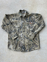Load image into Gallery viewer, Vintage Advantage Wetlands Camo Canada Goose Embroidered Chamois Shirt (M)