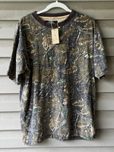 Load image into Gallery viewer, 90’s Master Sportsman Camo Shirt (M)