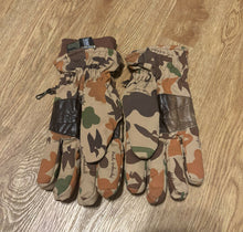 Load image into Gallery viewer, Vintage Bob Allen Ducks Unlimited Goretex Gloves XL