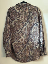 Load image into Gallery viewer, 90’s Gander Mountain Mossy Oak Treestand Quiet + Shirt (L) 🇺🇸