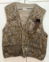 Load image into Gallery viewer, Mossy Oak Hill Country Vest (XXL)