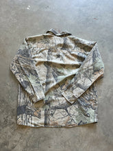 Load image into Gallery viewer, Vintage Lightweight Realtree Camo Button Up Shirt (XL)