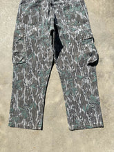 Load image into Gallery viewer, Vintage Mossy Oak Green Leaf Denim Cargo Pants (34x27.5)
