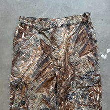 Load image into Gallery viewer, 2000’s Mossy Oak Duck Blind Camo Adjustable Waist Pants (S)