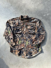 Load image into Gallery viewer, 2000s Mossy Oak Forrest Floor Lightweight Button Up (M)