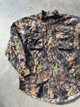 Load image into Gallery viewer, 2000s Mossy Oak Forrest Floor Lightweight Button Up (M)