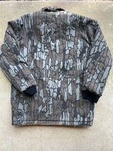 Load image into Gallery viewer, Vintage Winchester Treebark Camo Reversible Puff Jacket (M/L)