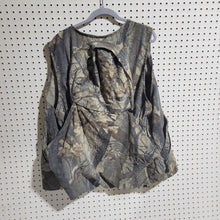 Load image into Gallery viewer, Rocky Mountain Elk Foundation Realtree Hardwoods 20-200 Vest (XL)