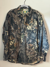 Load image into Gallery viewer, 00’s Cabela’s Mossy Oak Breakup Chamois Shirt (L)