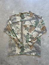 Load image into Gallery viewer, Vintage Realtree Camo Henley Shirt (M)