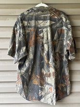 Load image into Gallery viewer, 00’s Realtree Hardwoods Supreme by Winchester Shirt (XL)