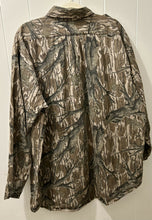 Load image into Gallery viewer, Vintage Mossy Oak Treestand Lightweight Field Shirt XL