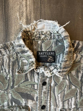Load image into Gallery viewer, 1990’s Distressed Realtree Camo Chamois Shirt (M)