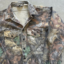 Load image into Gallery viewer, Vintage Realtree Advantage Timber Camo Chamois (XL)