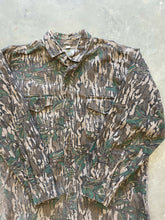 Load image into Gallery viewer, Vintage Mossy Oak Greenleaf Camo Chamois Shirt (L)