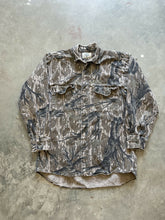 Load image into Gallery viewer, Vintage Distressed Mossy Oak Treestand Camo Chamois Shirt (M)