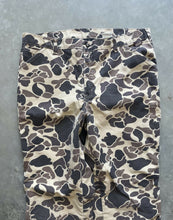Load image into Gallery viewer, Vintage Walls Duck Camo Insulated Pants (XL)