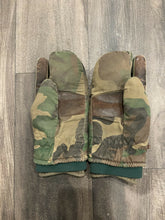 Load image into Gallery viewer, Vintage Camo Gore•Tex Gloves