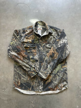 Load image into Gallery viewer, 2000’s Mossy Oak Breakup Camo Button Up Shirt (M)