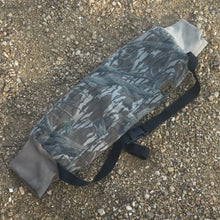 Load image into Gallery viewer, 90’s Fieldline Mossy Oak Treestand Fleece Lined Hand Warmer 🇺🇸