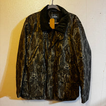 Load image into Gallery viewer, Chene Mossy Oak Bottomland Waxed Canvas Jacket (M)