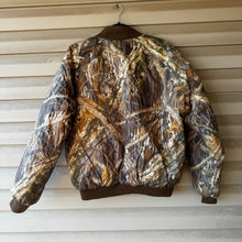 Load image into Gallery viewer, 00’s Mossy Oak Shadowbranch Reversible Bomber Jacket (L)