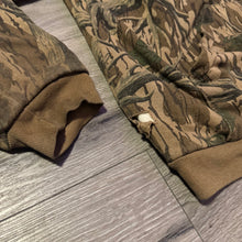 Load image into Gallery viewer, 90’s Mossy Oak Treestand Quilted Insulated Hoodie Jacket (M) 🇺🇸