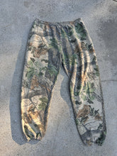 Load image into Gallery viewer, Vintage Jerzees Outdoors Realtree Camouflage Sweatpants (2XL)